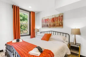 Cozy 2BR,1BA Retreat for 6 with Free Parking in Philly - Image 4