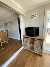 Lake Marion Lakehouse with 180° lake view - Image 3