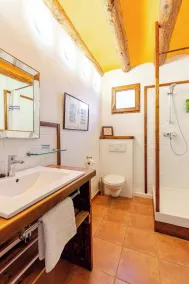 Casa Marco Costean, Double room with private bathroom and one other double room - Image 3