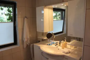 Spacious and comfortably furnished apartment for up to 5 people - Image 3