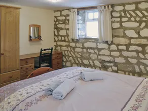 4 bedroom accommodation in Flamborough - Image 5