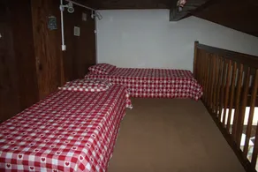 Apartment sleeps 6 with mezzanine - Image 2
