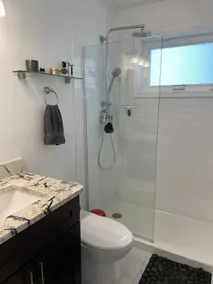 Beautiful fully renovated house, 1 short block from the beach. - Image 3