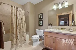 Riverstone Village—Gorgeous Top-Floor Condo, Modern Kitchen, & Community BBQ Area! - Image 4