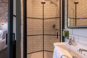 The Crown Pub & Guesthouse - Image 4