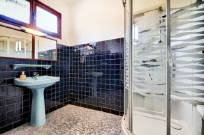 Piscine chauffée sécurisée, appartement climatisé dans villa à  800 m de la mer - Image 3