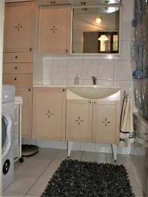 70m ² lägenhet med direkt tillgång till trädgården - Image 2