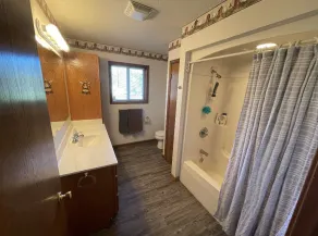 Lakefront 4 Bedroom Cabin - Image 2