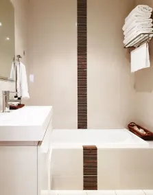 Waterfront Getaway - Bluey's Beach House - Image 3