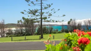 Mcgrath welcomes you to Wave Spray close to the beach and lake - Image 5