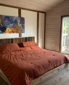 Luxury Four Season Riverside Cabin - Image 5