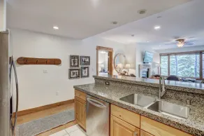 2 BR Condo Arrowhead Village, Walking Distance to Lift - Image 5