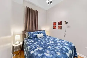 Classic Lincoln Park  2 bedroom condo- parking included - Image 5