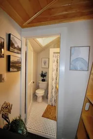 Cheerful Cottage with Loft Close to Everything 6 - Image 4