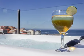 In Caión: Attic-Suite with 2 terraces and Jacuzzi on the seafront - Image 2