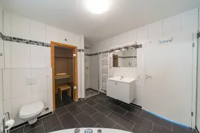 Exklusives Ferienapartment mit Meerblick, Balkon, Sauna und Whirlbadewanne - Image 4