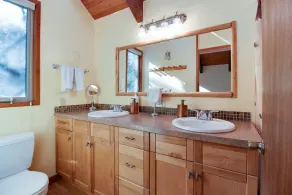Basecamp for endless adventure, perfect Black Butte location - Hot Tub! - Image 3