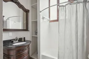 Uptown, Streetcar - Super Comfy - Stay with Us! - Image 2