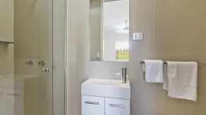 Stunning two level waterfront townhouse - Image 3
