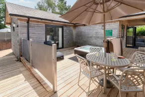 Bath & West lodge - sleeps 4/5 with private hot tub - Image 3