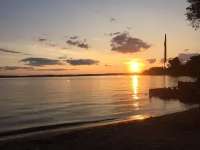 Family-Friendly Cottage on Lake Simcoe with Private Shared Beach Access - Image 5