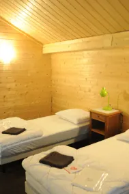 Gîte de groupe décor de chalets bois Les Marmottes - Image 2
