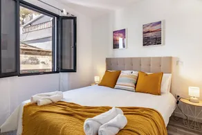 Holiday Home 'Do Porto' with Sea View, Balcony and Wi-Fi - Image 4