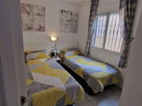 Tranquil 2 Bedroom Duplex Apartment overlooking Lakes - Image 5