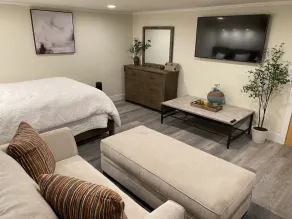 Beautiful & Large Garden Level Studio - Image 4
