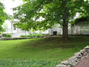 Private bed& bath in 1860s farmhouse, access to total house and patio, porch. - Image 5
