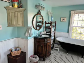 Spacious home centrally located in the quaint waterfront town of Onancock  - Image 4