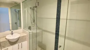 Beautiful waterfront 3 bedroom apartment, 28 nights + only - Image 2