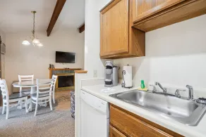Deluxe One Bedroom Queen Suite on the 2nd floor with outdoor heated pool 202 - Image 4