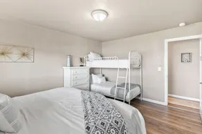 Waterviews, Gameroom, close to DT, & Ferries! - Image 5