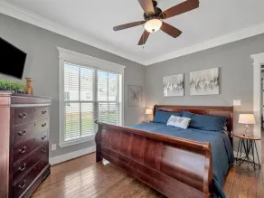 Perfect Getaway! Centrally located to downtown shops, dining, and activities! - Image 5
