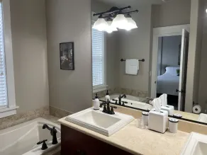 Simply Chic townhome 15 mins to PDX airport.  - Image 4