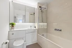 East Village Luxury Apartment - London - Image 2