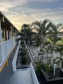 Budget Inn - Image 5
