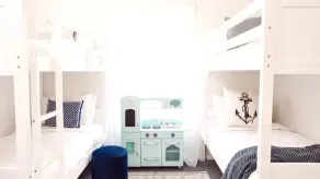 Pet friendly, stroll to beach & cafe - Image 2