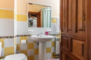 Casa rural 'El Campano' com vista para a montanha, terraço privado e Wi-Fi - Image 5