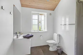 New modern holiday home near the beach and city - Image 3