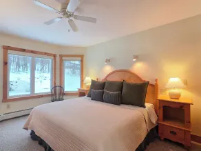 Spacious ski-in, ski-out 2-BR Jay Peak Village Condo, right on trail. A/C incl.! - Image 5