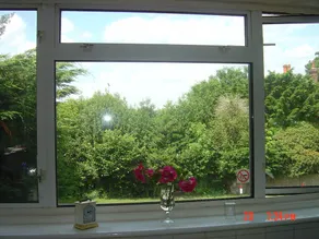 THE BUDDHA ROOM  (QUIET COSY & CLEAN) 15 MINS FROM GATWICK. - Image 5