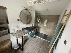 Ancienne bergerie du 18è restaurée avec beaucoup de gout au milieu des lavandes - Image 4
