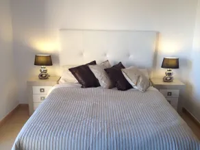 Appartement de luxe flambant neuf avec golf, piscine et vue sur le lac - Image 3