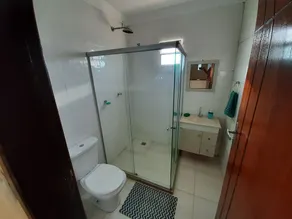 5-BEDROOM HOUSE WITH A SWIMMING POOL - Image 3