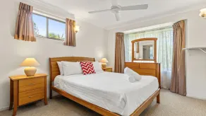 Spacious three bedroom single-level house located in a quiet residential location - Image 4