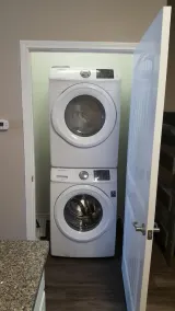 Cette spacieuse chambre 1 est \"juste à droite\" près de la plage, belle piscine, pour 6 personnes - Image 2