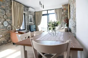 Apartamento vacacional apropiado para familias con terraza y jardín | Vistas al jardín - Image 2