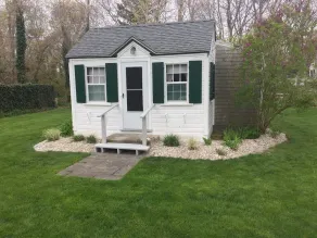 1 bedroom \"Doll house\" - Image 3